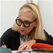 Professeure de littérature comparée : encadrement de la recherche, relecture mémoires, aide à la dissertation.